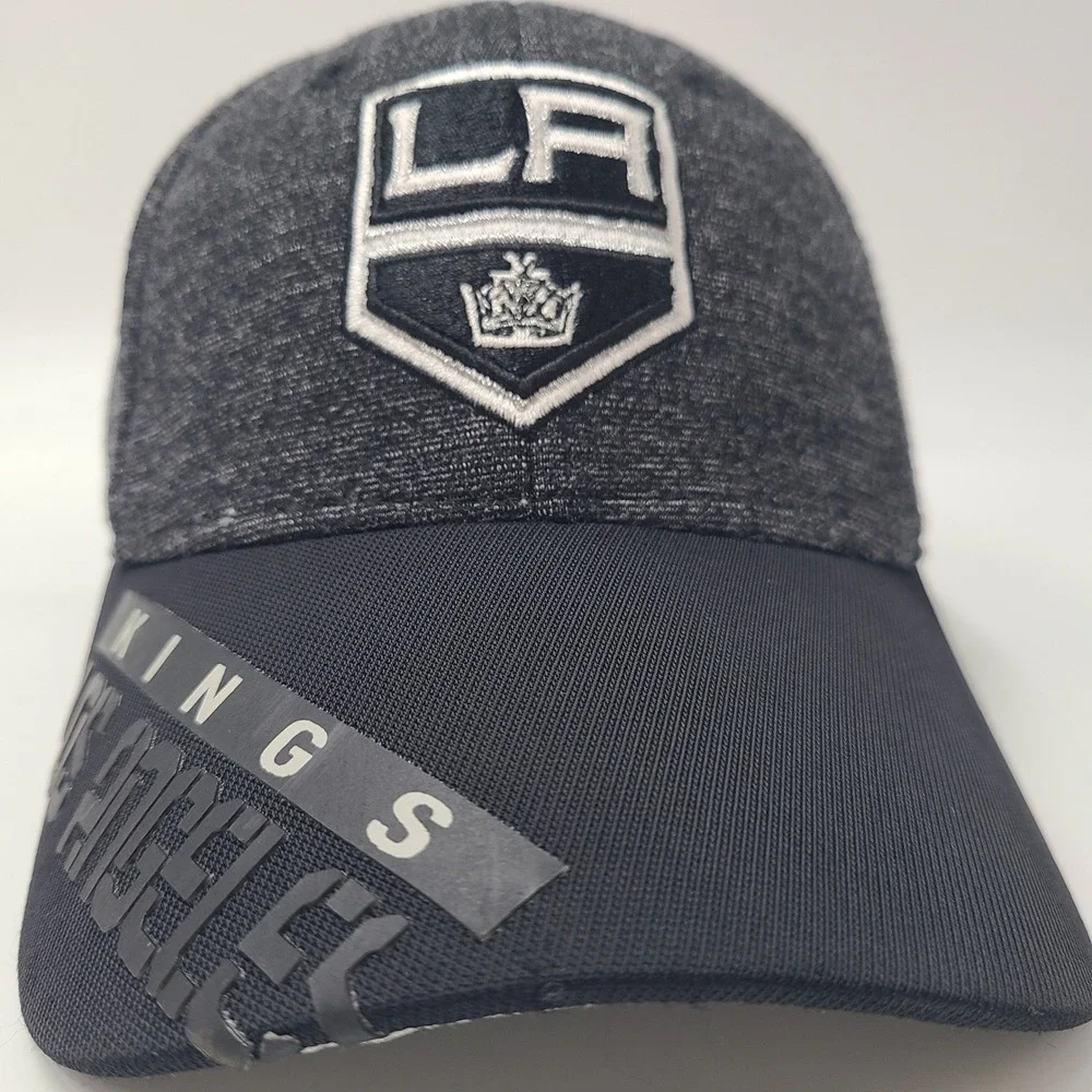 Youth Los Angeles Kings Hat Fitted One Size Reebok Gray Black NHL Hockey Logo